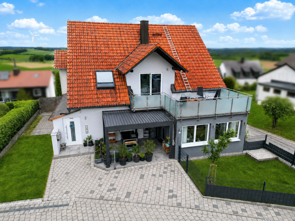 Zweifamilienhaus mit Garten, Balkon und vielseitigem Nutzungskonzept